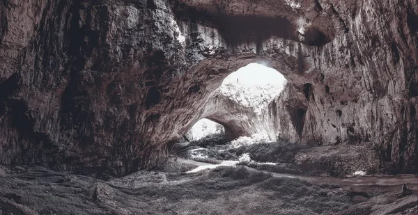 ブルガリアのデベタシュカ洞窟やデベタキ村 オサム川のパノラマビュー — ストック写真