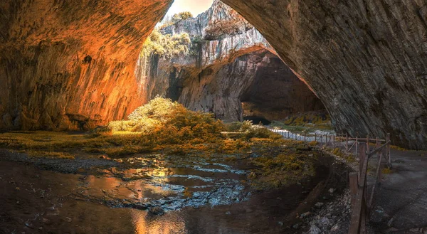 Vue Panoramique Intérieur Grotte Devetashka Près Village Devetaki Rivière Osam — Photo