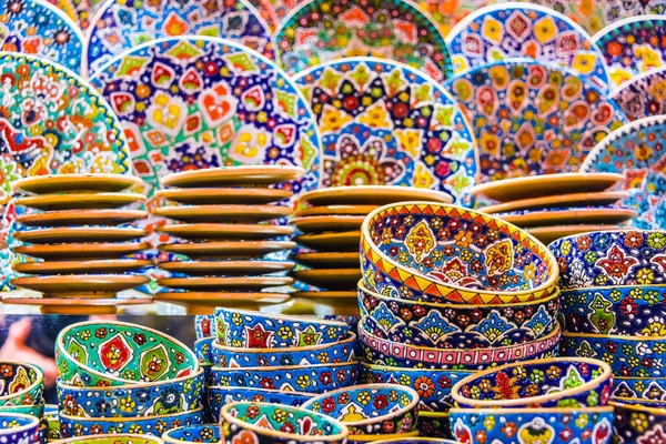 Πολύχρωμα Πιάτα Κεραμικής Που Πωλούνται Παζάρι Του Ντουμπάι Unied Αραβικά — Φωτογραφία Αρχείου
