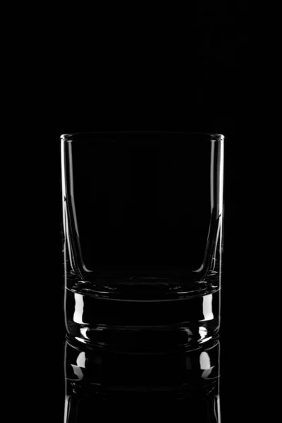 Leeres Glas Isoliert Auf Schwarzem Hintergrund — Stockfoto