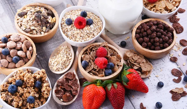 Tazones Que Contienen Diferentes Tipos Productos Cereales Para Desayuno — Foto de Stock