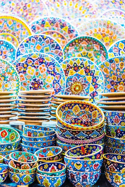Πολύχρωμα Πιάτα Κεραμικής Που Πωλούνται Παζάρι Του Ντουμπάι Unied Αραβικά — Φωτογραφία Αρχείου