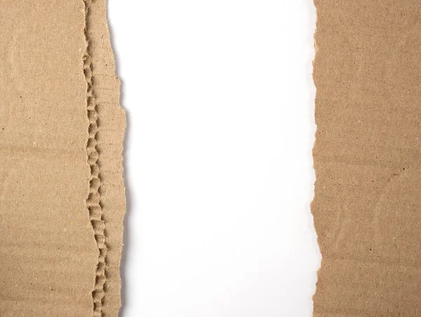 Braunes Bastelpapier Auf Weißem Hintergrund Zwei Zerrissene Papierhälften — Stockfoto
