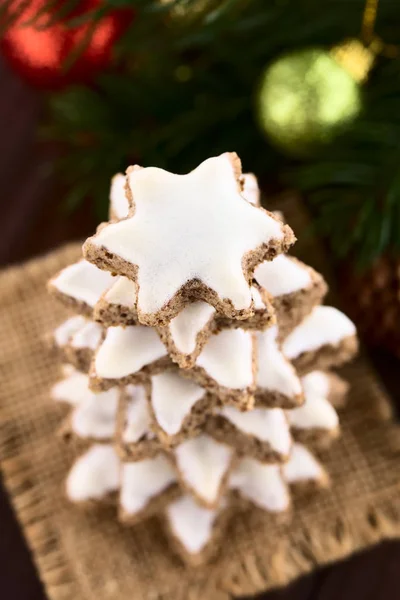 Παραδοσιακά Γερμανικά Zimtsterne Χριστουγεννιάτικα Μπισκότα Από Αλεσμένα Αμύγδαλα Κανέλα Ασπράδι — Φωτογραφία Αρχείου