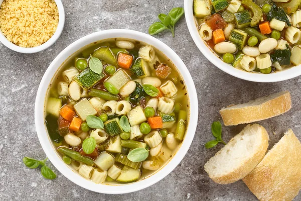 Sopa Verduras Casera Fresca Hecha Calabacín Apio Zanahoria Guisantes Judías —  Fotos de Stock