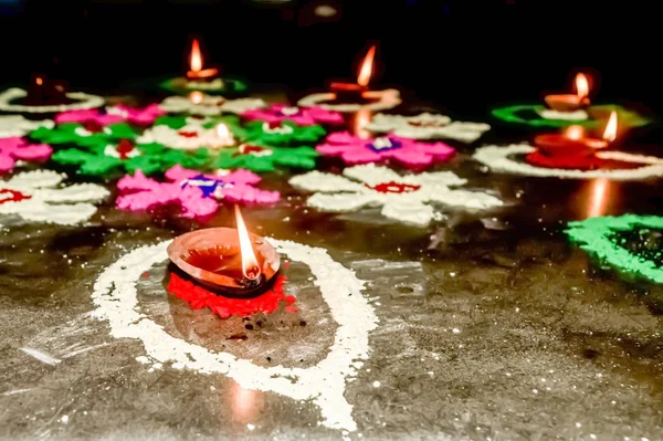 Feliz Diwali Lámparas Aceite Diya Dipawali Celebración Decorada Sobre Rangoli — Foto de Stock