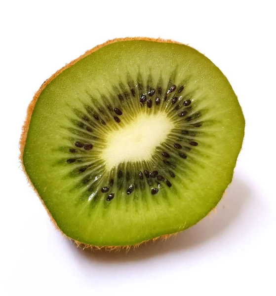 Kiwi Tranches Fruits Vertes Isolées Sur Fond Blanc — Photo