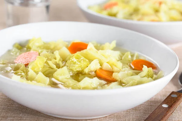 Frische Hausgemachte Vegane Kohlsuppe Mit Karotten Und Kartoffeln Schüssel Serviert — Stockfoto