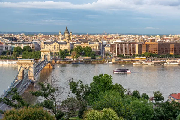 Widok Cityscape Budapeszt Węgry Dunaju Most Łańcuchowy Szechenyi Bazylika Stephens — Zdjęcie stockowe