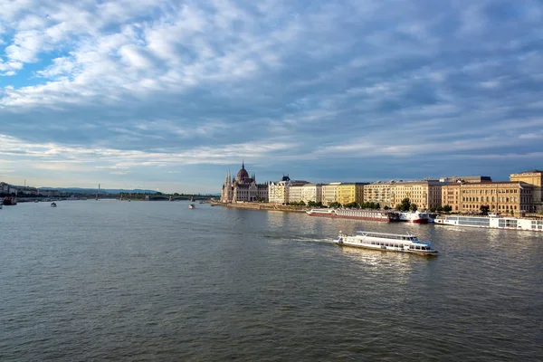 Pohled Cityscape Budapešť Maďarsko Řeku Dunaj — Stock fotografie