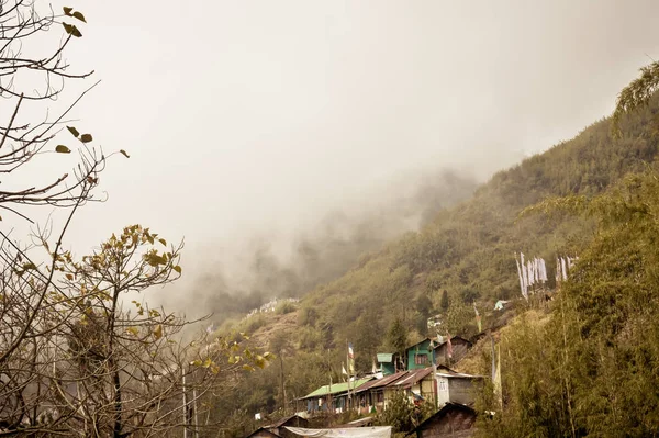 Fantástica Beleza Cidade Encosta Colina Montanha Himalaia Falésias Dramáticas Cercam — Fotografia de Stock