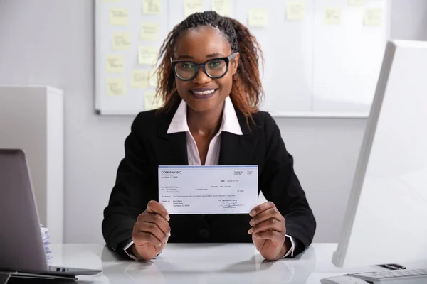 Close Smiling Businesswoman Showing Company Cheque — Stock Photo, Image