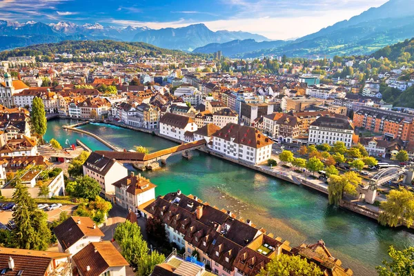 卢塞恩城市滨河和屋顶鸟瞰图 瑞士阿尔卑斯山景观 — 图库照片