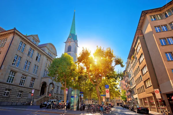 チューリッヒのカラフルな通り太陽のかすみビュー スイス中央部 — ストック写真