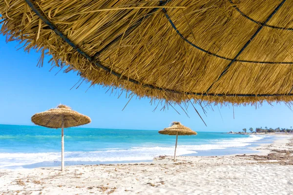 Paisaje Sombrillas Playa Djerba Túnez — Foto de Stock