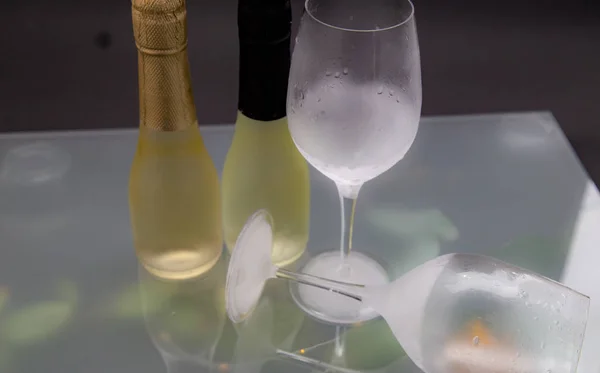 Glas Wijn Een Fles Champagne — Stockfoto