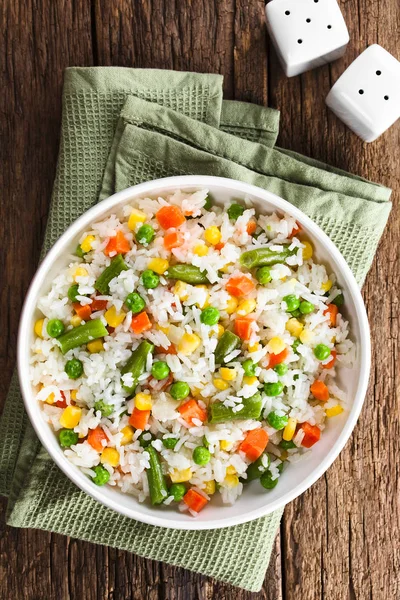 Arroz Blanco Cocido Mezclado Con Verduras Colores Cebolla Zanahoria Guisantes — Foto de Stock