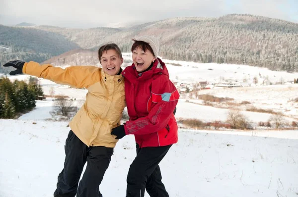 Glücklicher Ruhestand Mutter Und Tochter Winter — Stockfoto