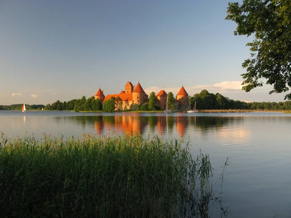 宏伟的中世纪城堡建筑景观 — 图库照片