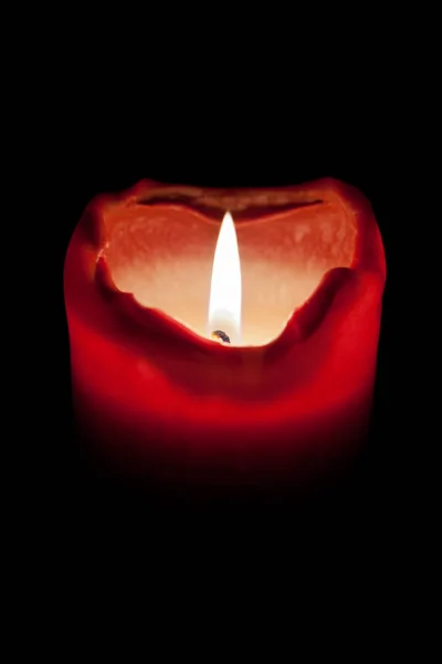 Свечи Красная Свеча Пламенем Черном Фоне — стоковое фото