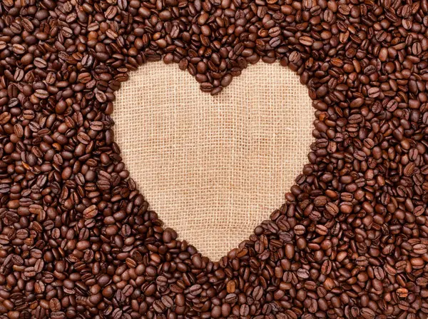 Kalp Şeklinde Yapılan Kahve Taneleri — Stok fotoğraf