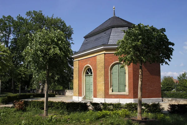 公園内の木造教会 — ストック写真