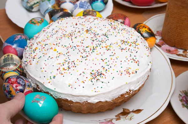 复活节蛋糕和彩蛋 — 图库照片