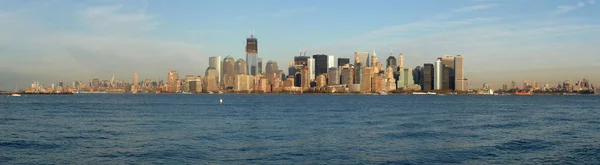 Manhattan Skyline Front Sun — стоковое фото