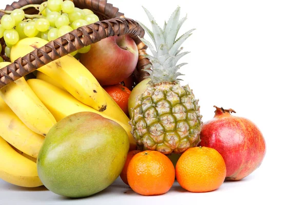 Bodegón Con Frutas Frescas Apetitosas Cerca —  Fotos de Stock