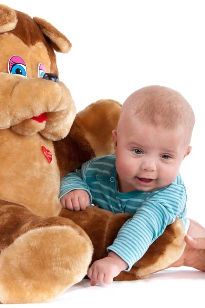 Criança Pequena Agradável Rompers Listrados Com Brinquedo Fundo Branco — Fotografia de Stock