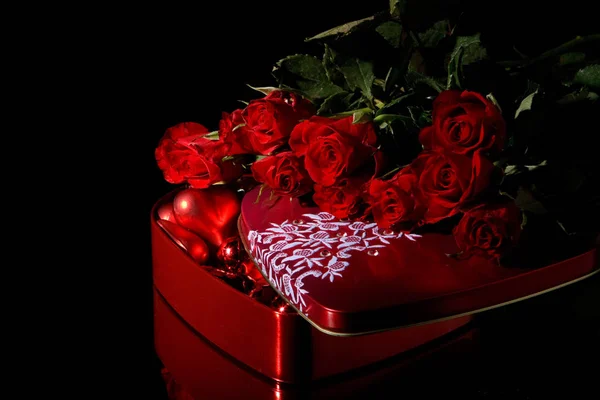 Heart Shaped Red Box Flowers Black Background Valentine 039 — 图库照片