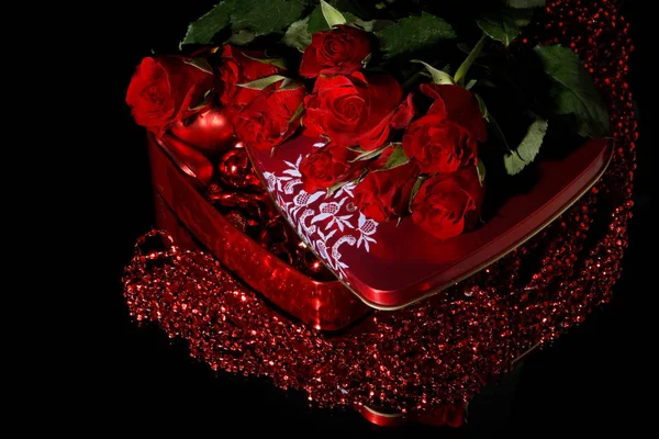 Heart Shaped Red Box Flowers Black Background Valentine 039 — Stock fotografie