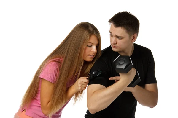 Krásná Dívka Považuje Biceps Mladého Muže Pomocí Lupy — Stock fotografie
