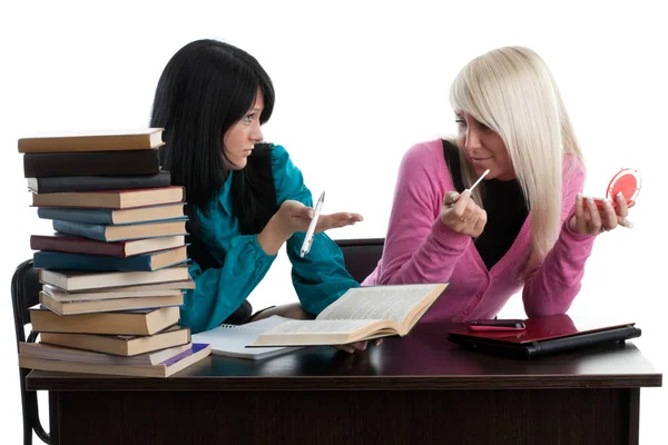 Duas Amigas Estudante Preparam Para Exame Sentando Uma Mesa Contexto — Fotografia de Stock