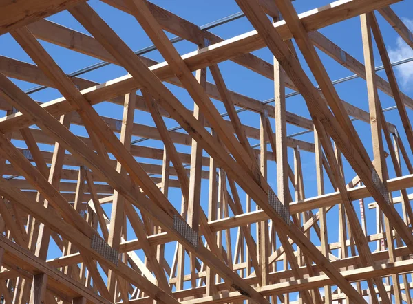 Vista Angular Baixa Treliças Telhado Moldura Madeira Nova Construção Casa — Fotografia de Stock
