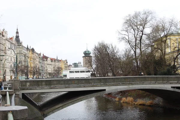 Vltava Bewolkt Reizen Winter Rivier Cruise Praag Uitzicht — Stockfoto