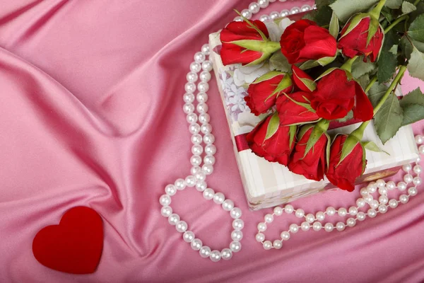 Gift Box Pearl Beads Bouquet Roses Valentine 039 Stock Image