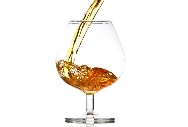 Een Glas Cognac Vullen Close — Stockfoto