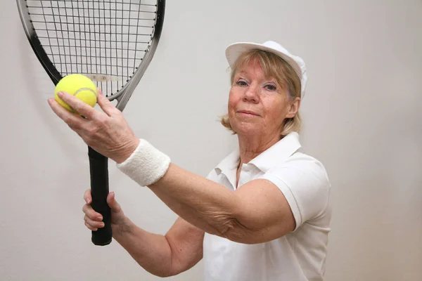 Senior Woman Plays Tennis — Stock Photo, Image