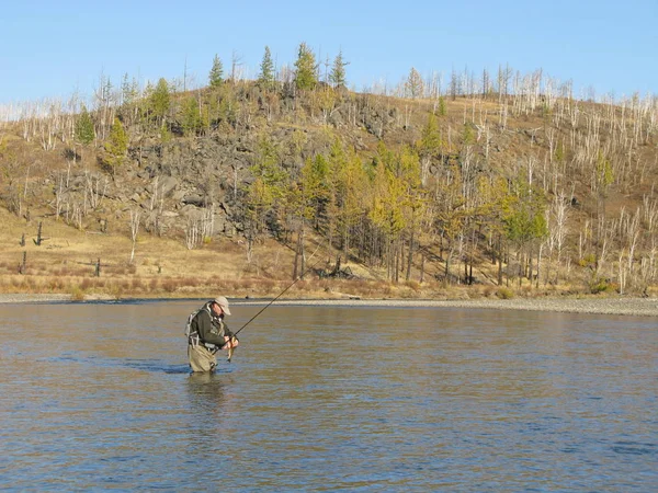 Pescador Pescando Lago — Foto de Stock