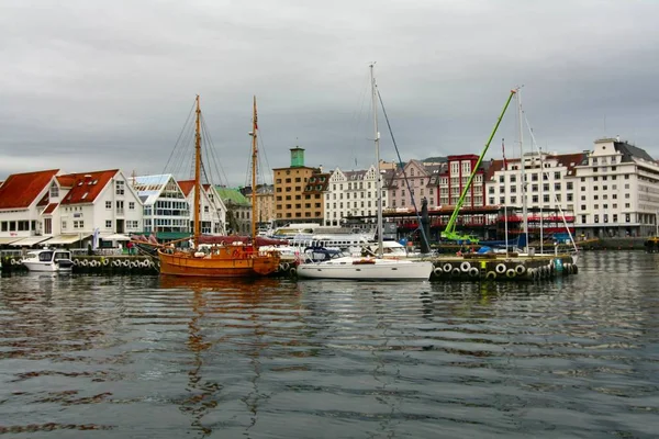 Porto Porto Com Barcos Navegação Atracados — Fotografia de Stock