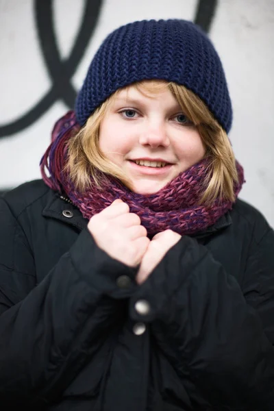 Porträtt Flicka Utanför Vintern — Stockfoto