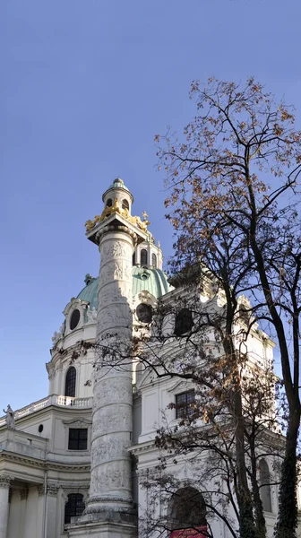 Viyana Eğik Bir Şekilde Karlskirche Alındı — Stok fotoğraf