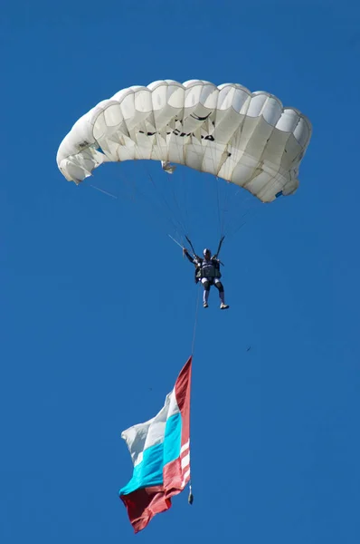 Skydiver Στην Αεροπορική Επίδειξη Novosibirsk Αεροδρόμιο Mochishe Αύγουστος 2006 — Φωτογραφία Αρχείου