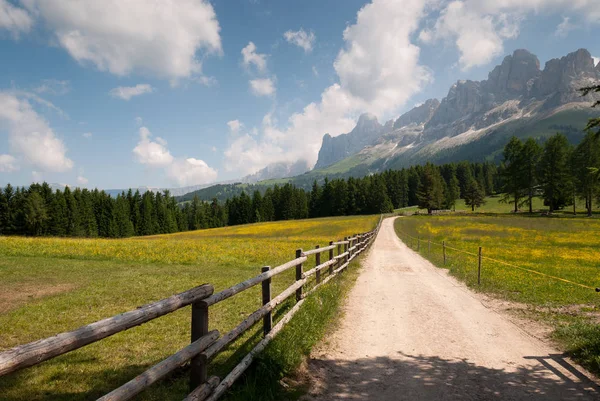Estrada Terra Nas Montanhas Tirol Sul Itália — Fotografia de Stock