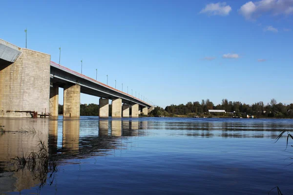 Puente Través Del Río Neva Una Línea Automóviles — Foto de Stock