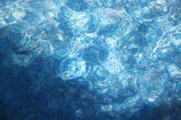 Güzel Mavi Yüzme Havuzu Suyu — Stok fotoğraf