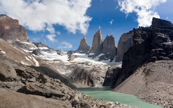 Patagonya Bölgesindeki Torres Del Paine Ulusal Parkı Yükselen Dağlarıyla Bilinir — Stok fotoğraf