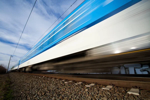 Tren Rápido Que Pasa Por Campo Imagen Borrosa Movimiento — Foto de Stock
