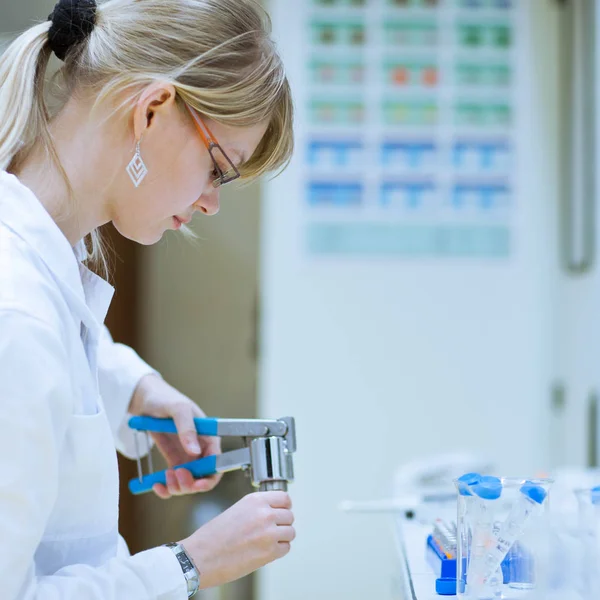 Female Researcher Carrying Out Experiments Chemistry Lab Color Toned Image — Stock Photo, Image